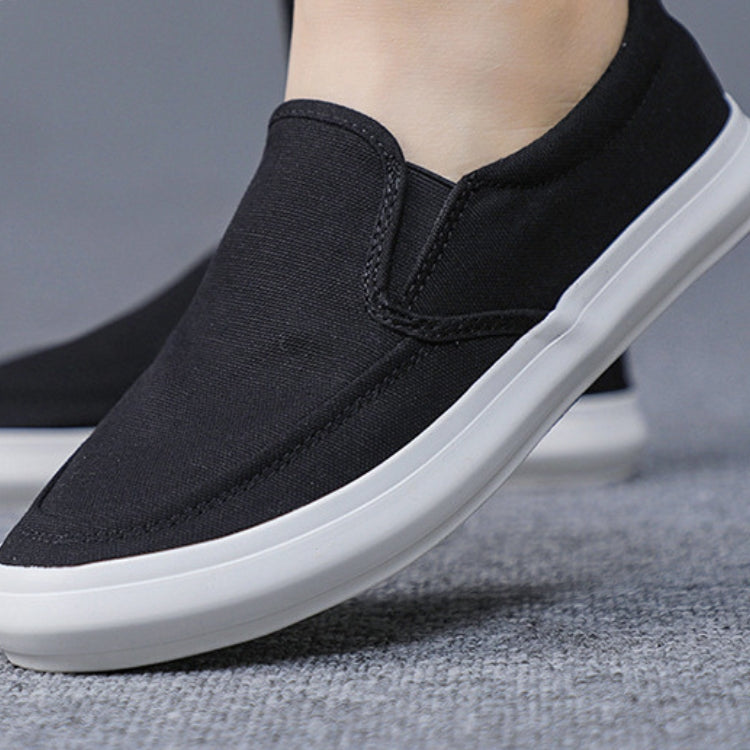 Tênis Masculino Slip On Romenzi RZ406 com tecido de alta densidade, palmilha confortável e design moderno para estilo casual com elegância.