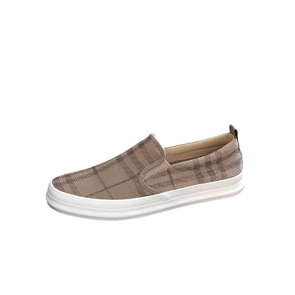 Tênis Masculino Slip On Romenzi RZ407 em preto, cinza, bege e verde musgo, com visual contemporâneo e acabamento que oferece conforto e leveza.