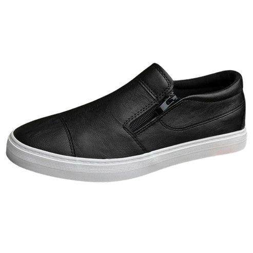 Tênis Masculino Romenzi RZ424 em couro preto com design Slip On, zíper lateral, palmilha macia e forro ventilado para praticidade e elegância diárias.