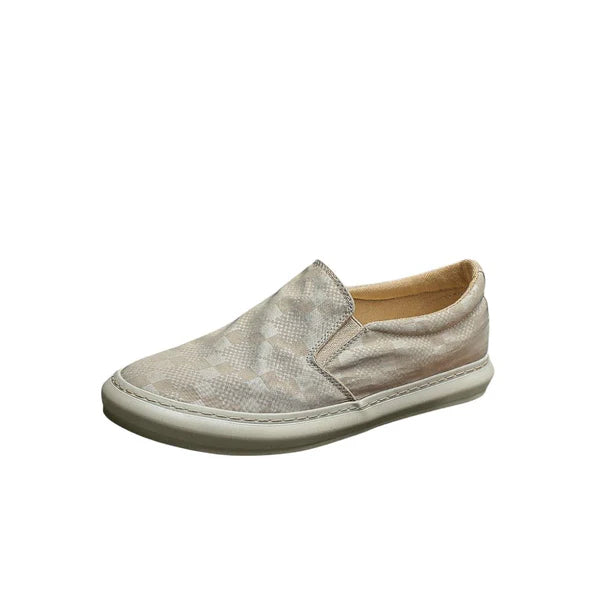 Tênis Masculino Slip On Romenzi RZ427 com design elegante, tecido resistente, palmilha macia e cores versáteis para diferentes estilos.