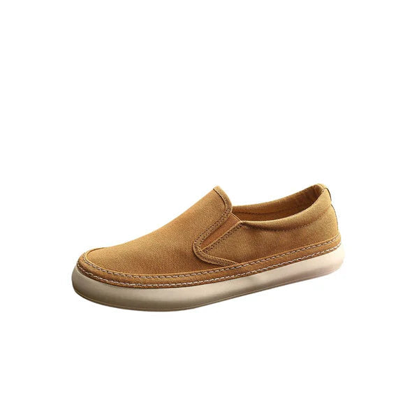Tênis masculino Romenzi RZ430 na versão slip on, exibido em verde musgo, com design moderno, palmilha em PU e fechamento sem cadarço.