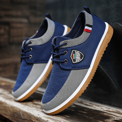 Tênis Masculino Romenzi RZ380 azul e caramelo, com ventilação, palmilha em E.V.A e sola de borracha antiderrapante para estilo urbano e conforto diário