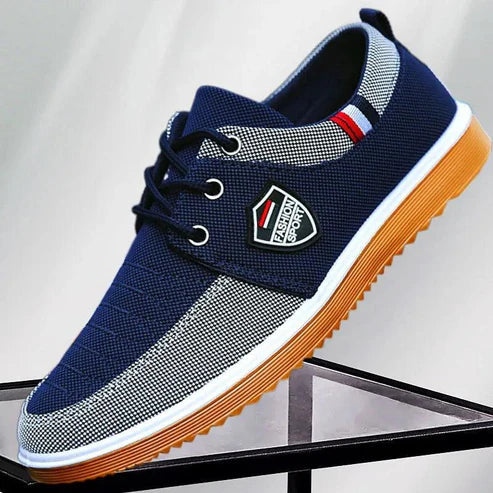 Tênis Masculino Romenzi RZ380 azul e caramelo, com ventilação, palmilha em E.V.A e sola de borracha antiderrapante para estilo urbano e conforto diário