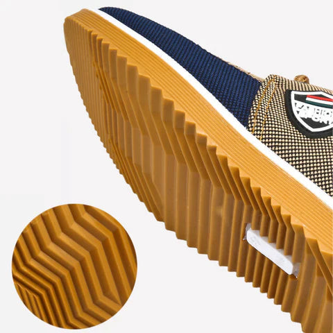 Tênis Masculino Romenzi RZ380 azul e caramelo, com ventilação, palmilha em E.V.A e sola de borracha antiderrapante para estilo urbano e conforto diário