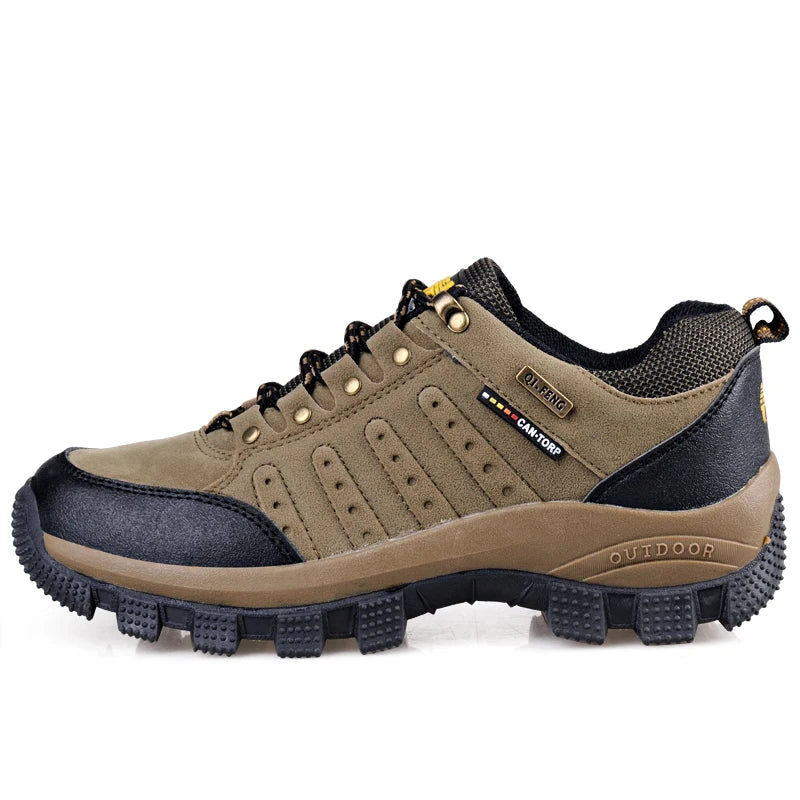 Tênis Masculino Trilha à Prova D'água Romenzi RZ332, couro impermeável, sola antiderrapante e biqueira reforçada para segurança e conforto em terrenos variados.