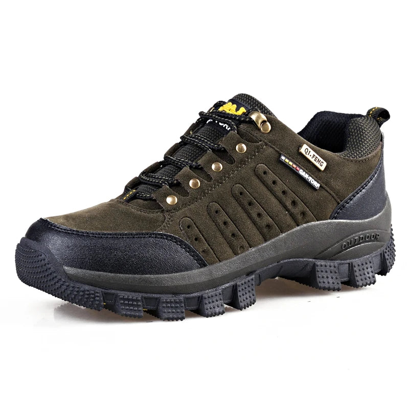 Tênis Masculino Trilha à Prova D'água Romenzi RZ332, couro impermeável, sola antiderrapante e biqueira reforçada para segurança e conforto em terrenos variados.
