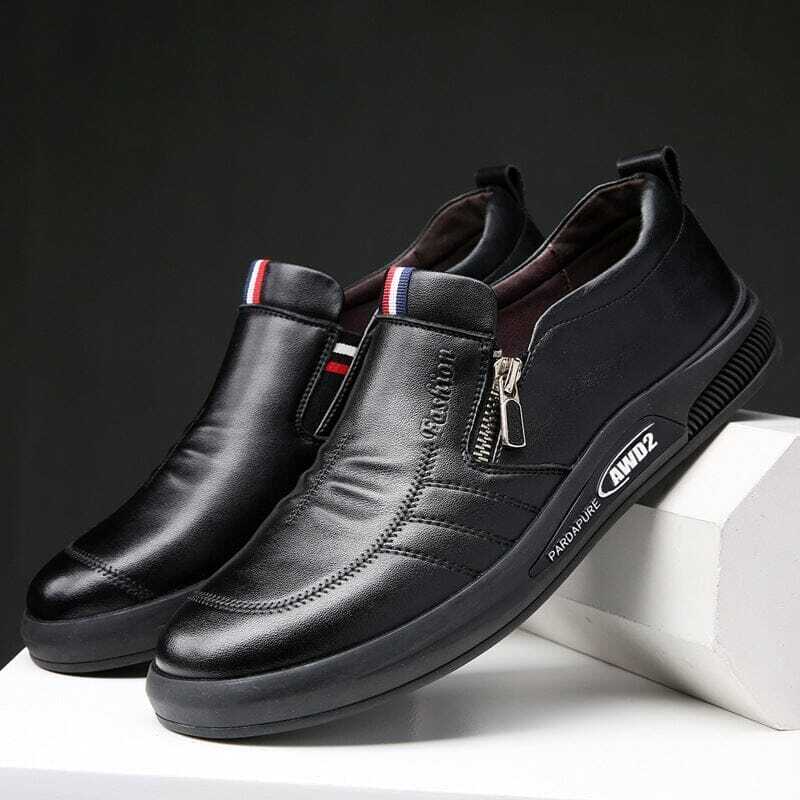 Tênis Masculino Slip On Romenzi RZ336, sem cadarço, com palmilha em EVA e solado antiderrapante para conforto e segurança.