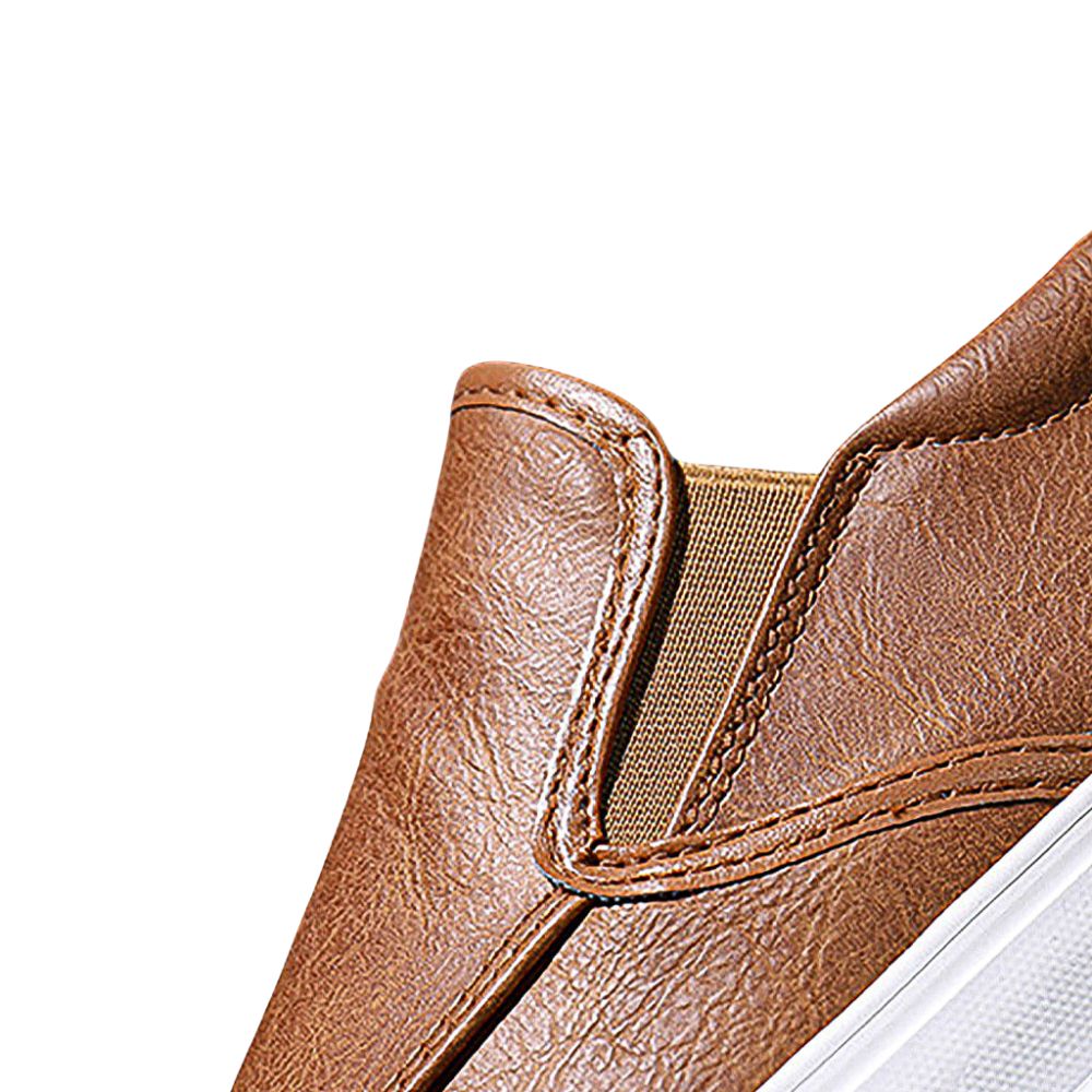 Tênis Slip On Sienne Romenzi RZ438 da Romenzi em destaque, ideal para uso diário, com visual elegante, solado confortável e acabamento refinado.