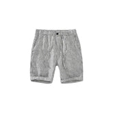 Bermuda Linho Masculina Romenzi: conforto e sofisticação para fins de semana à beira-mar. Ideal com camisas neutras para eventos diurnos e almoços ao ar livre.