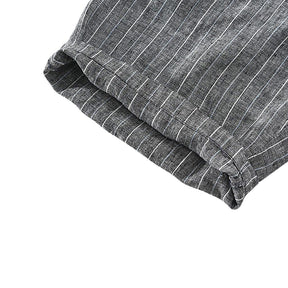 Bermuda Linho Masculina Romenzi: conforto e sofisticação para fins de semana à beira-mar. Ideal com camisas neutras para eventos diurnos e almoços ao ar livre.