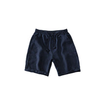 Bermuda Linho Masculina Romenzi Phuket RZ499 feita em tecido leve e arejado, ideal para dias ensolarados, com caimento sofisticado e elegante.