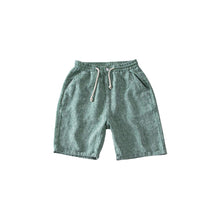Bermuda Linho Masculina Romenzi Phuket RZ499 feita em tecido leve e arejado, ideal para dias ensolarados, com caimento sofisticado e elegante.