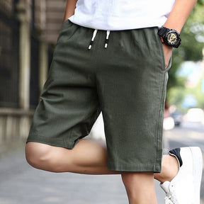Bermuda Masculina Bryan Romenzi RZ516 feita em algodão premium, com caimento moderno, fecho em cordão e design sofisticado que une conforto e estilo.