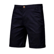Bermuda Masculina Cetino Romenzi RZ521 feita em brim premium, com caimento moderno, ventilação e design sofisticado que combina conforto e estilo.