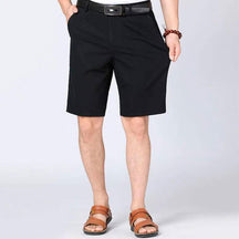 Bermuda Masculina Classic Comfort Romenzi RZ517 feita em brim premium, com caimento ajustado, resistência e design moderno que une estilo e conforto.