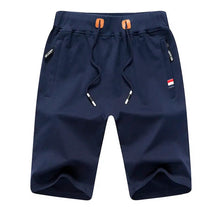 Bermuda Masculina Clássica Romenzi RZ515 feita em algodão premium, com caimento ajustado, design clássico e atemporal, unindo conforto e sofisticação.