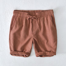 Bermuda Masculina de Linho Romenzi RZ505 feita em linho premium, leve e respirável, com caimento sofisticado e versátil, unindo conforto e elegância.