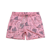 Bermuda Masculina Estampada Romenzi RZ507 em algodão premium, leve e respirável, com estampa sofisticada, ajuste perfeito e estilo versátil para dias casuais.