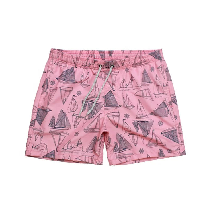 Bermuda Masculina Estampada Romenzi RZ507 em algodão premium, leve e respirável, com estampa sofisticada, ajuste perfeito e estilo versátil para dias casuais.