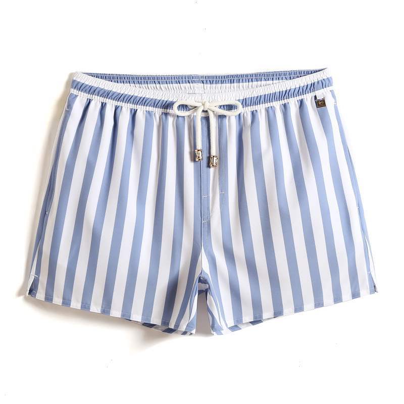 Bermuda Masculina Praia Listrada Romenzi RZ504 em tecido leve e respirável, estampa listrada clássica e modelagem moderna para estilo versátil e elegante.