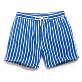 Bermuda Masculina Praia Listrada Romenzi RZ504 em tecido leve e respirável, estampa listrada clássica e modelagem moderna para estilo versátil e elegante.