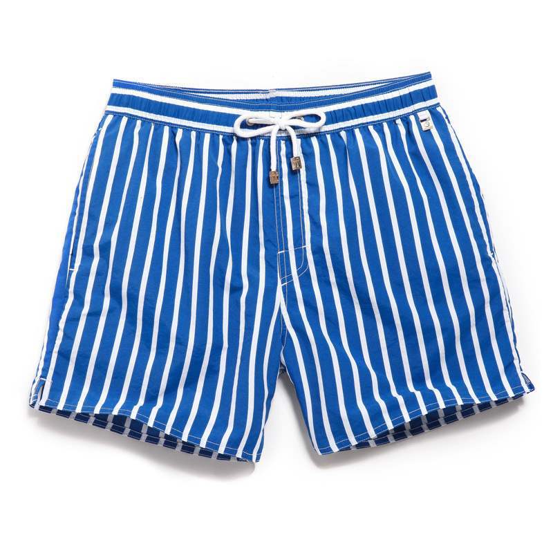 Bermuda Masculina Praia Listrada Romenzi RZ504 em tecido leve e respirável, estampa listrada clássica e modelagem moderna para estilo versátil e elegante.