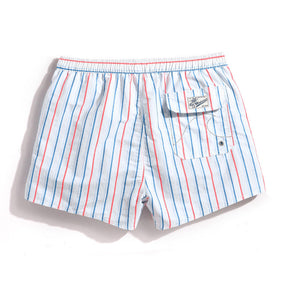 Bermuda Masculina Praia Listrada Romenzi RZ504 em tecido leve e respirável, estampa listrada clássica e modelagem moderna para estilo versátil e elegante.