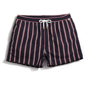Bermuda Masculina Praia Listrada Romenzi RZ504 em tecido leve e respirável, estampa listrada clássica e modelagem moderna para estilo versátil e elegante.