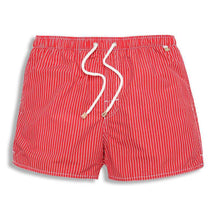 Bermuda Masculina Praia Listrada Romenzi RZ504 em tecido leve e respirável, estampa listrada clássica e modelagem moderna para estilo versátil e elegante.