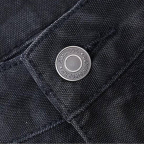 Bermuda Masculina Romenzi Retrô RZ519 feita em sarja premium, com design clássico e retrô, caimento ajustado, conforto e elegância atemporal.