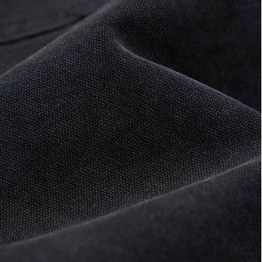 Bermuda Masculina Romenzi Retrô RZ519 feita em sarja premium, com design clássico e retrô, caimento ajustado, conforto e elegância atemporal.