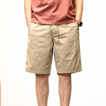 Bermuda Masculina Street Romenzi RZ514 feita em sarja premium, caimento ajustado e design moderno que une conforto, durabilidade e estilo versátil.