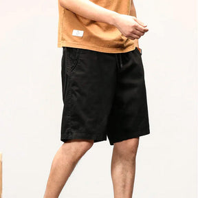 Bermuda Masculina Street Romenzi RZ514 feita em sarja premium, caimento ajustado e design moderno que une conforto, durabilidade e estilo versátil.