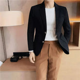 Blazer Masculino Romenzi Noble RZ051, feito com fibra de algodão egípcio de alta qualidade, perfeito para um estilo elegante e sofisticado.