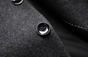 Blazer Masculino Slim Herrera Romenzi RZ061, com design slim fit, moderno e confortável. Disponível em materiais de alta qualidade.