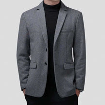 Blazer Masculino Slim Herrera Romenzi RZ061, com design slim fit, moderno e confortável. Disponível em materiais de alta qualidade.