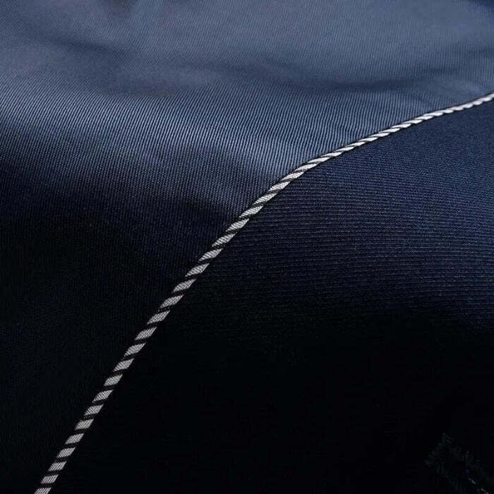 Blazer Masculino Slim Romenzi RZ052, confeccionado com materiais de excelência e design elegante, perfeito para eventos formais e ocasiões especiais.