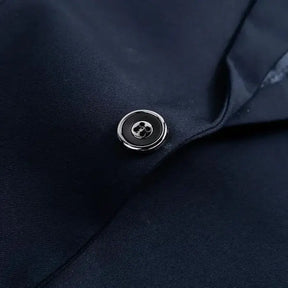 Blazer Masculino Slim Romenzi RZ052, confeccionado com materiais de excelência e design elegante, perfeito para eventos formais e ocasiões especiais.