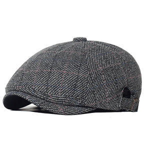Boina Masculina Beret Vintage Romenzi RZ276 com design clássico, confeccionada em poliéster premium, ajuste confortável e cores preta, cáqui, marrom, azul marinho e grafite.