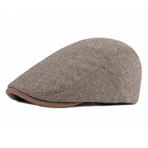 Boina Masculina Scotland Romenzi RZ266 com design clássico, materiais premium e ajuste ergonômico. Ideal para ocasiões casuais e formais com máxima sofisticação