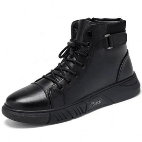 Bota de Couro Masculina Romenzi Black RZ280 feita em couro italiano, com solado antiderrapante e design moderno. Elegância para looks casuais