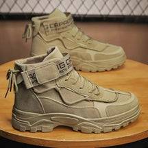 Bota Masculina British Romenzi RZ285 feita em couro premium, com solado antiderrapante e design robusto. Ideal para uso diário e aventuras ao ar livre.