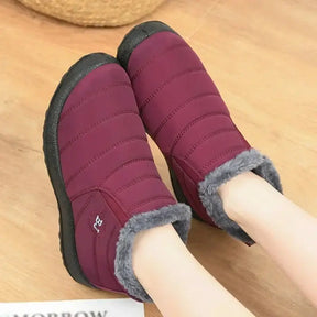Bota Masculina com Forro Romenzi RZ287 confeccionada em poliéster premium com forro de pelúcia e solado antiderrapante. Design moderno e funcional.