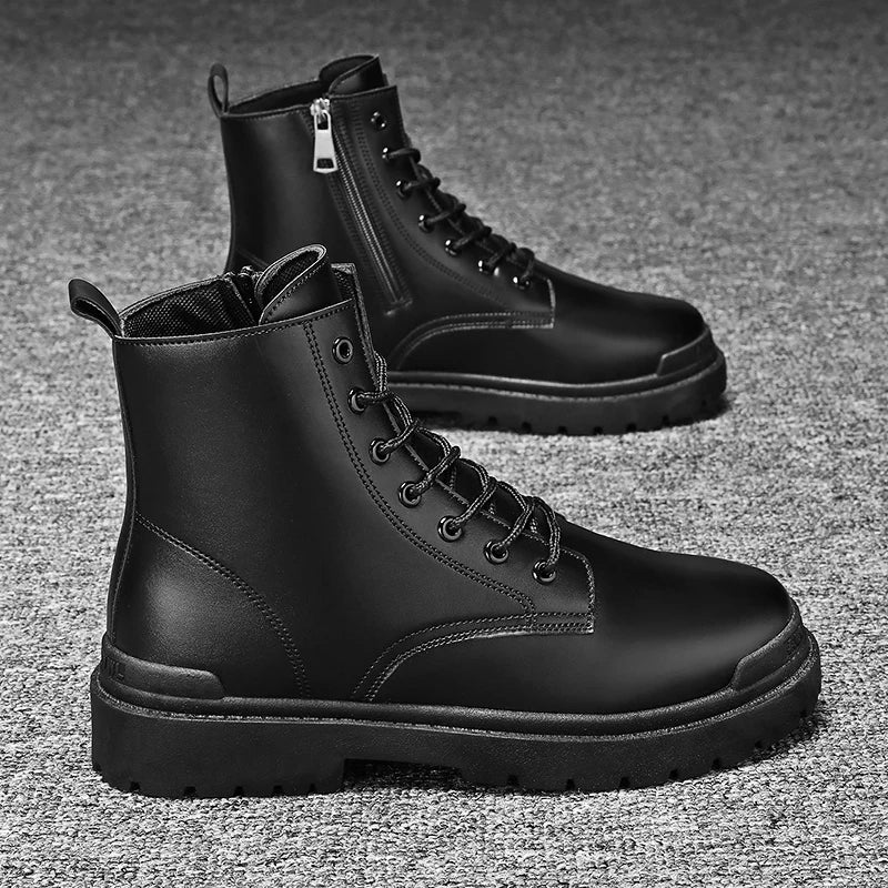 Bota Masculina de Couro Romenzi RZ283 com zíper lateral, design moderno e solado antiderrapante. Elegância e resistência em couro legítimo.