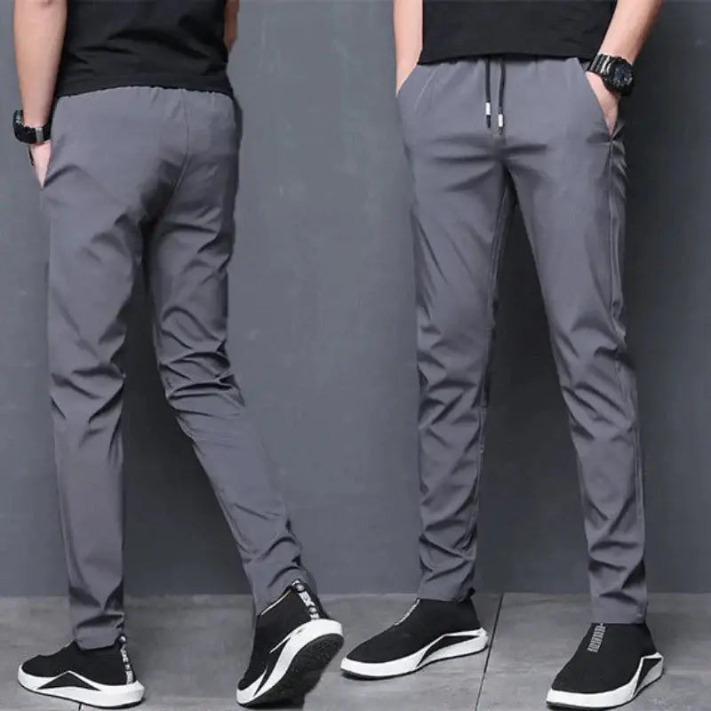 Calça Casual Masculina Romenzi Elastic RZ258 com design moderno, ajuste confortável e bolsos práticos. Elegância e versatilidade para diversas ocasiões.