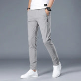 Calça Casual Masculina Romenzi RZ004 com design elegante e ajuste confortável, perfeita para ocasiões casuais.