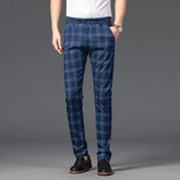 Calça Casual Masculina Xadrez Listrada Romenzi RZ257 com padrão xadrez, cores neutras e ajuste confortável. Estilo moderno para qualquer ocasião.