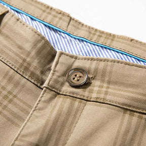 Calça Casual Masculina Xadrez Listrada Romenzi RZ257 com padrão xadrez, cores neutras e ajuste confortável. Estilo moderno para qualquer ocasião.