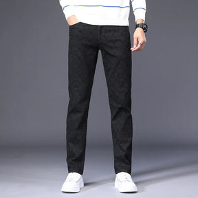 Calça Casual Masculina Xadrez Romenzi RZ010 com ajuste slim fit em cores como caqui, cinza, preta, vermelha e verde