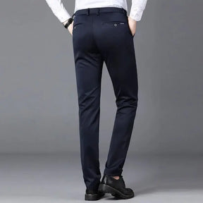 Calça Social Masculina Romenzi Meyer RZ252 com design elegante e materiais de alta qualidade. Perfeita para conforto e estilo em todas as ocasiões.
